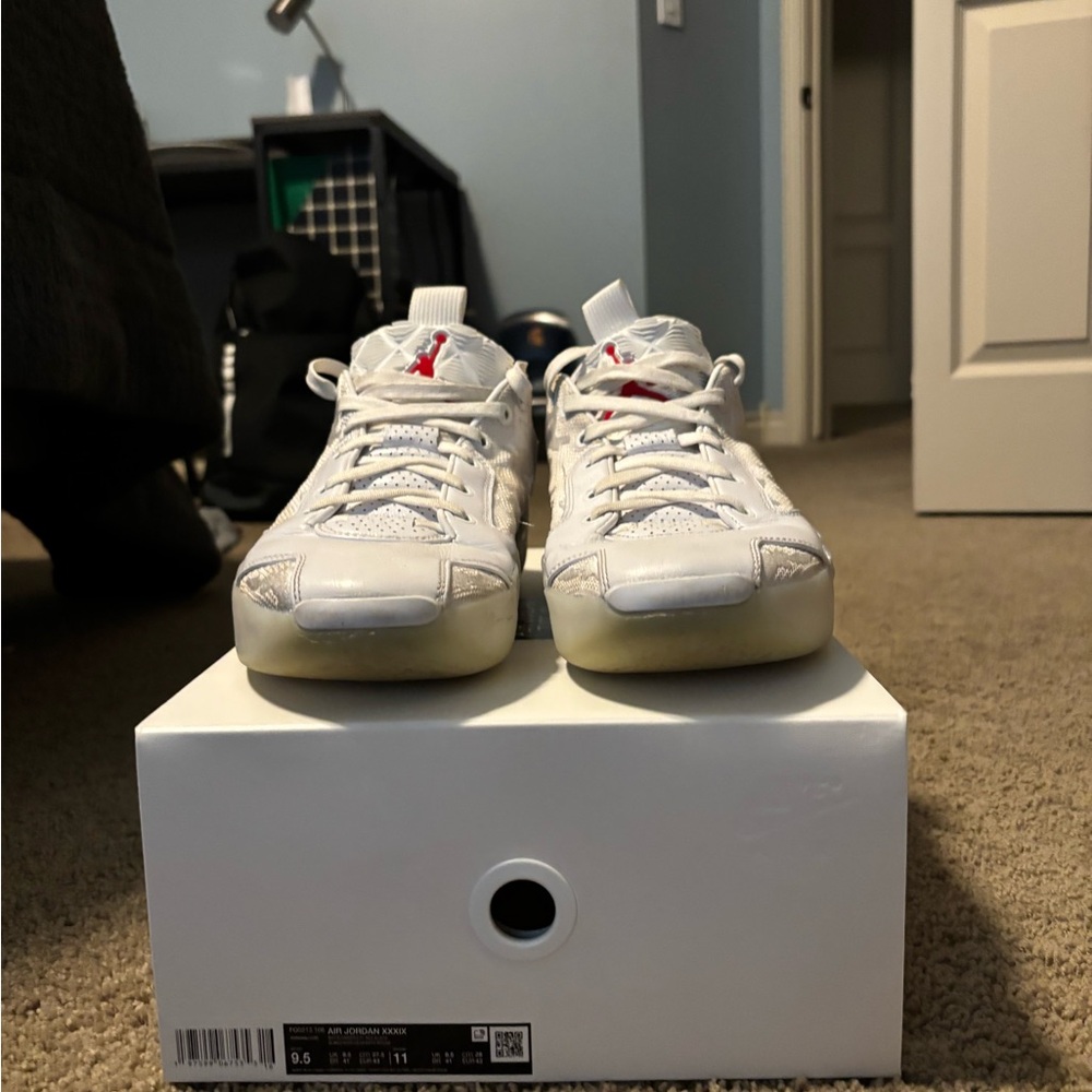 Air Jordan 39  Basketball Shoes with Translucent Soles - Picture 5 of 6